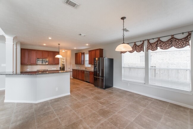 Building Photo - 9402 Empress Crossing Dr