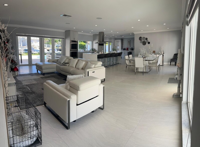 Building Photo - 5510 Bayview Dr