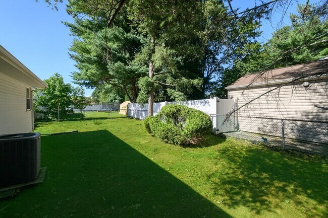 Building Photo - 361 Meadowbrook Ave
