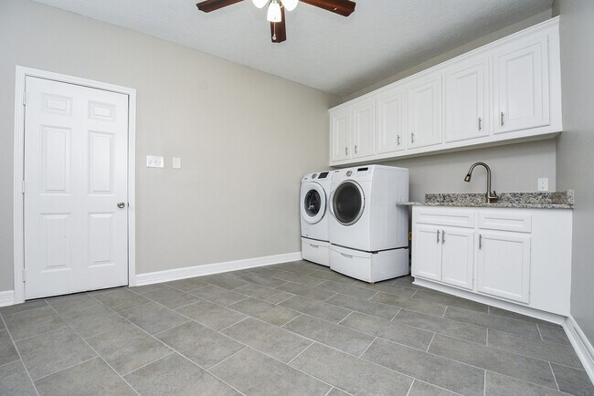 Building Photo - 15831 Conners Ace Dr