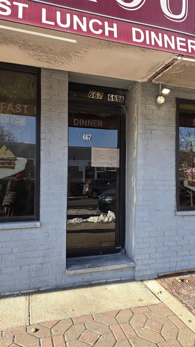 Building Photo - 667 Broadway