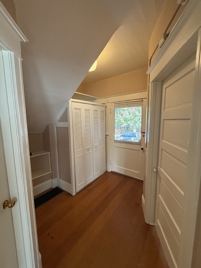 Building Photo - Discover Urban Living at Its Best: Spacious 2-Bedroom Retreat in the Heart of Portland!