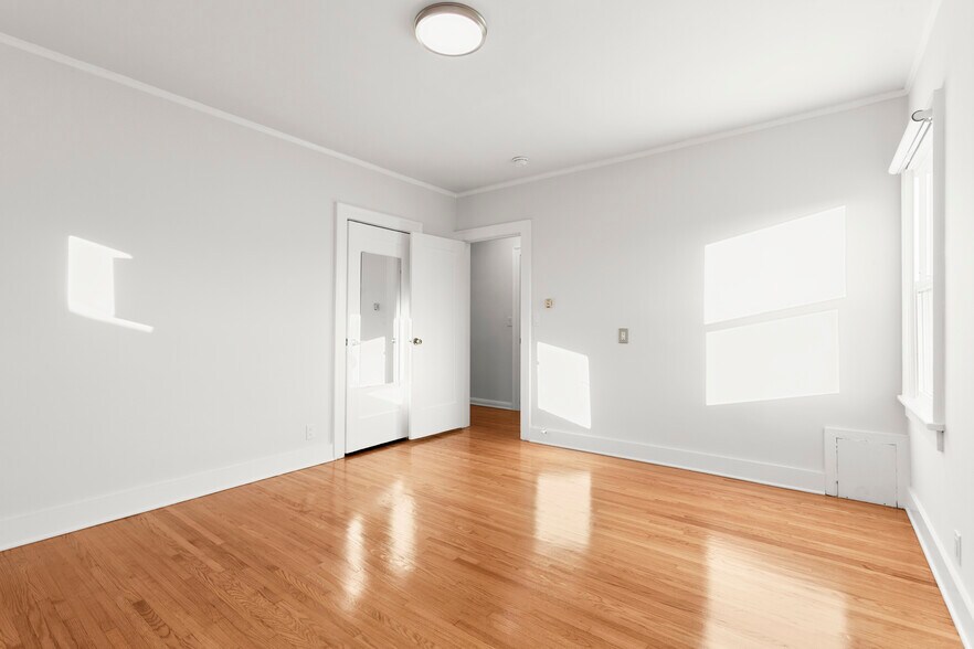 Building Photo - 518 N Genesee Ave