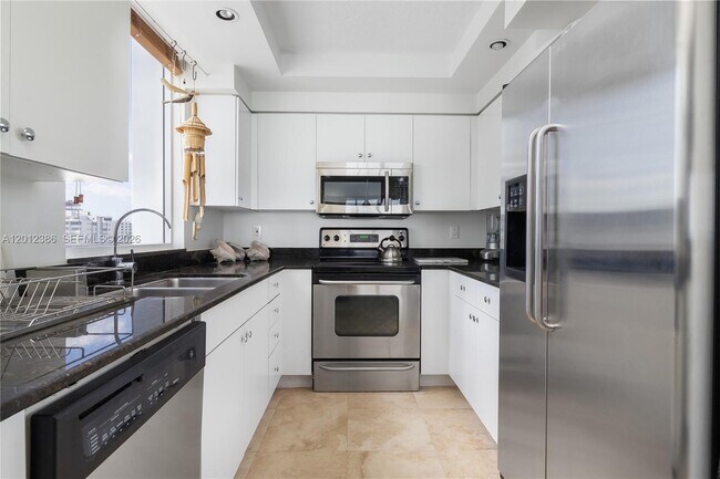 Building Photo - 6917 Collins Ave