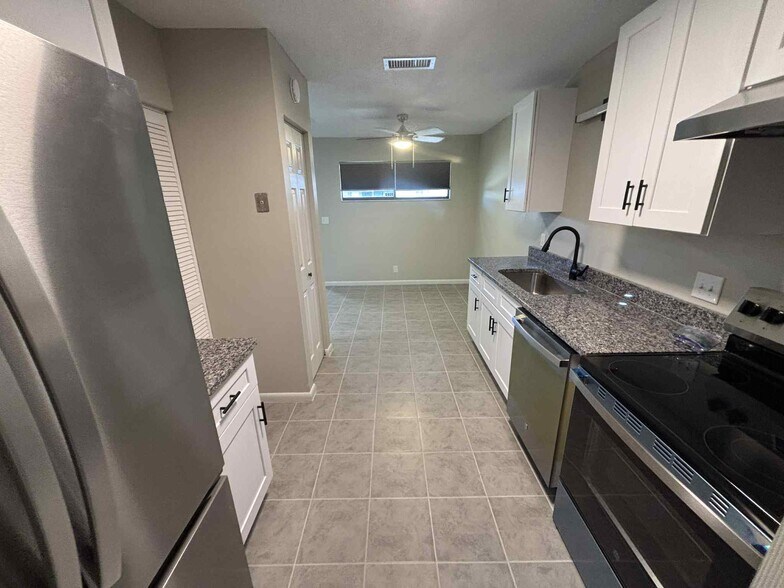 Building Photo - 3815 NW Huntsboro St