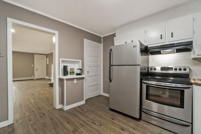 Building Photo - Spacious 3-Bed + Office Home in Slatington — Fresh Floors & Flexible Layout