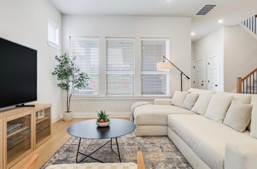 Building Photo - 6006 Rangeland Rd