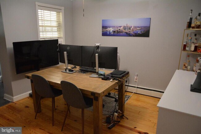 Building Photo - 313 N Market St