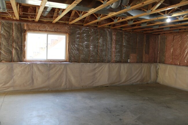 Building Photo - Charming 2BR/2BA Townhome in Prime Location