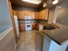 Building Photo - 1900 Danbrook Dr. #823