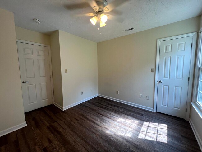 Building Photo - 2154 Skyview Dr