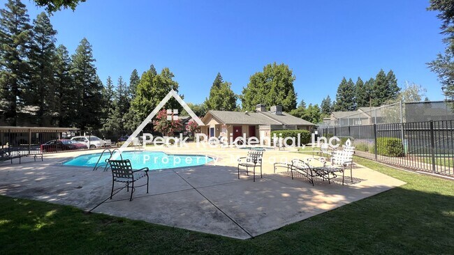 Building Photo - 3715 Tallyho Dr
