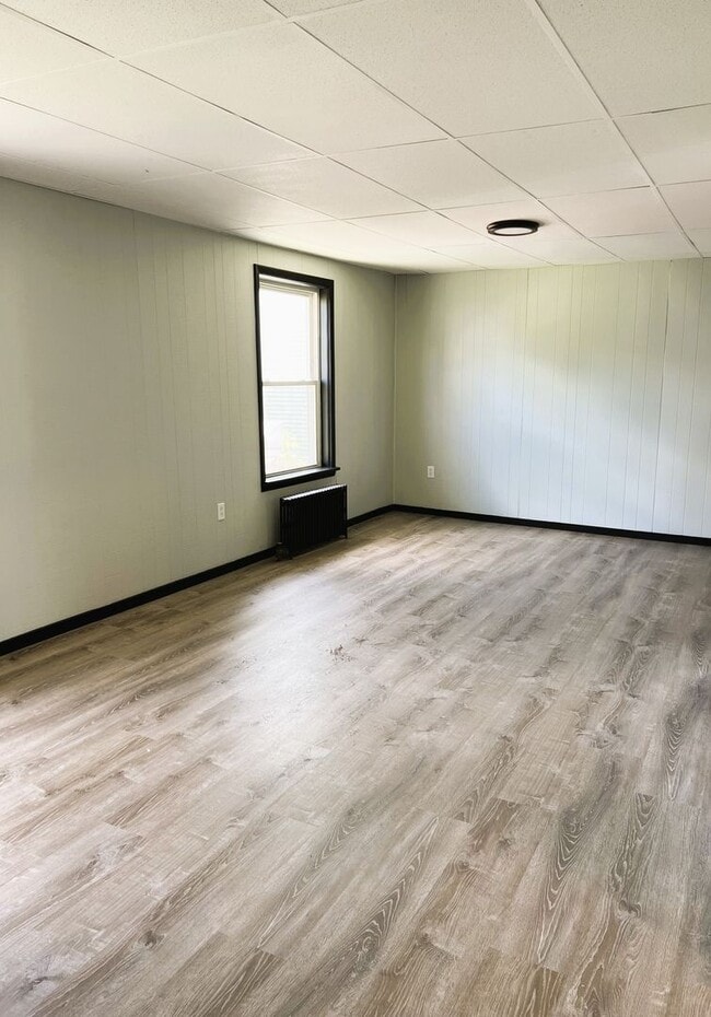 Building Photo - Single Family Home - Newly Reduced-Price DONT MISS OUT!