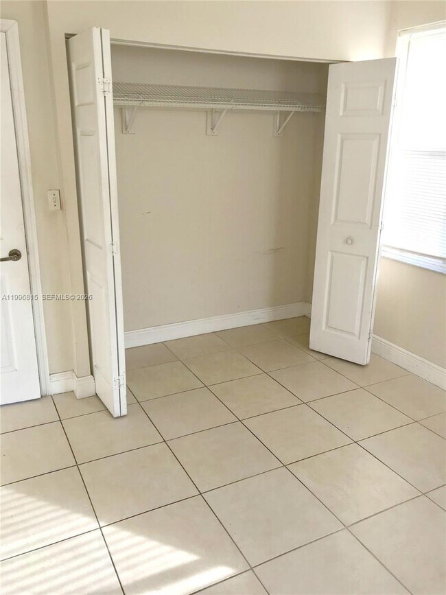 Building Photo - 12124 NE 5th Ave