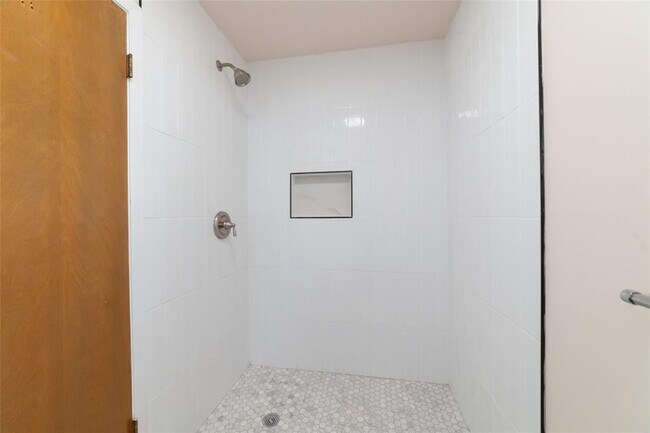 Building Photo - 7615 Barberton Dr