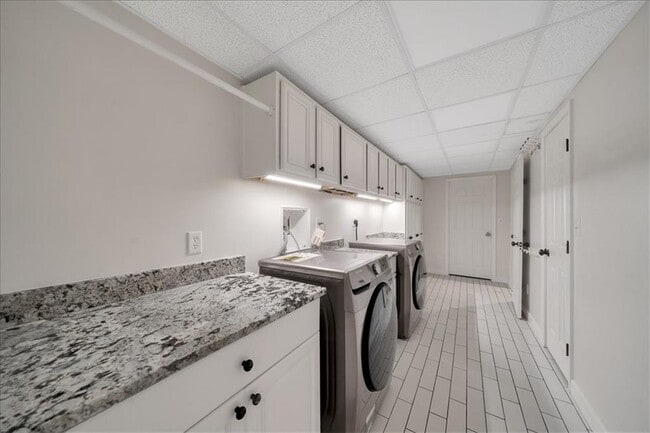 Building Photo - 5592 Colton Dr NE