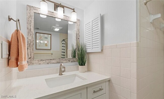 Building Photo - 788 Park Shore Dr