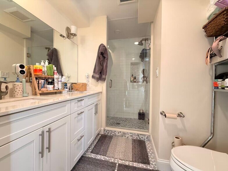 Building Photo - 925-927-927 Massachusetts Ave