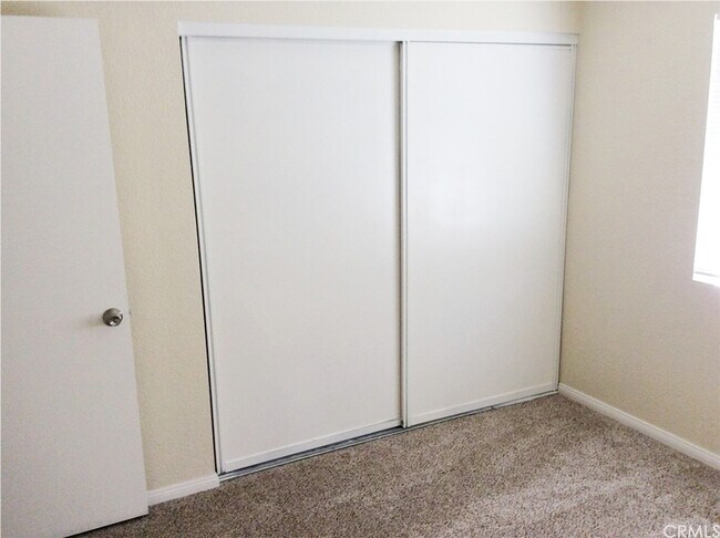 Building Photo - 127 Tiger Ln