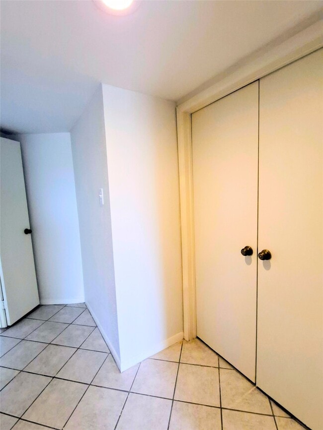 Building Photo - 500 Tiki Dr