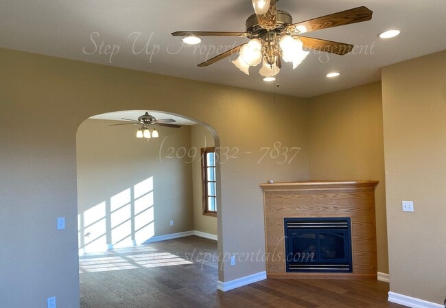 Building Photo - Elegant Mountain-View Home with Solar, Wel...