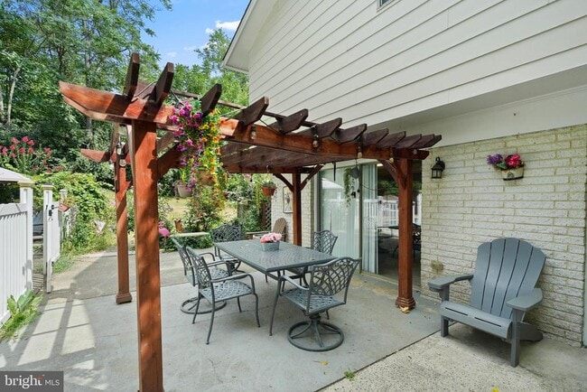 Building Photo - 5400 Woodlyn Ct