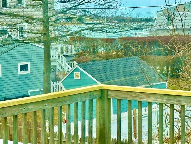 Building Photo - 7 J St