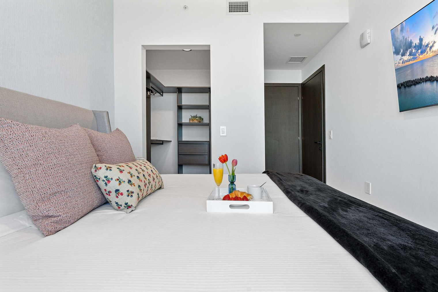 Building Photo - 398 NE 5th St