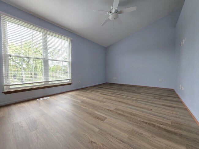 Building Photo - 8 E Shag Bark Ln