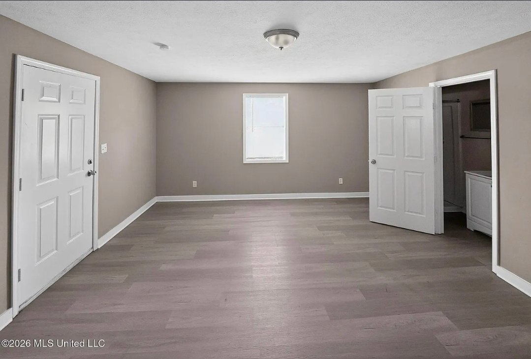 Building Photo - 2920 Lakewood Dr