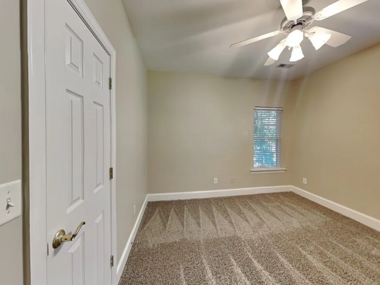 Building Photo - 10308 Waxhaw Hwy