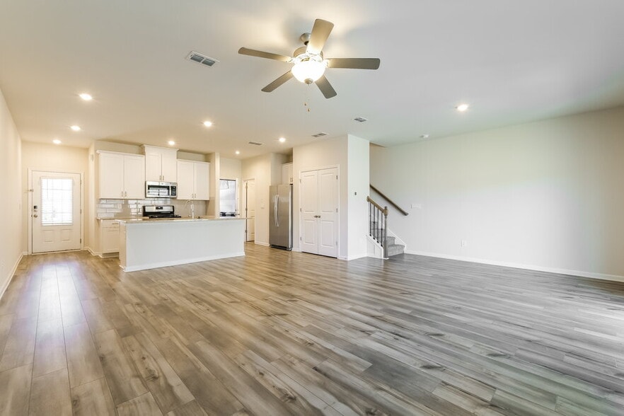 Building Photo - 1672 Villageside Ct