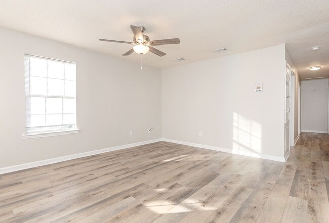 Building Photo - Cute Rental Home Downtown Biloxi