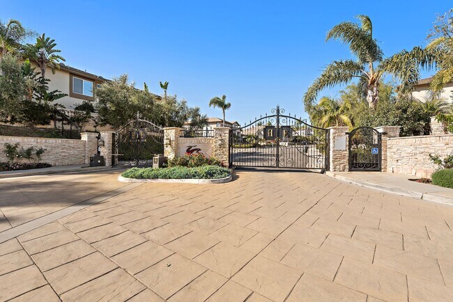 Building Photo - Spectacular Hilltop Estate with Panoramic ...