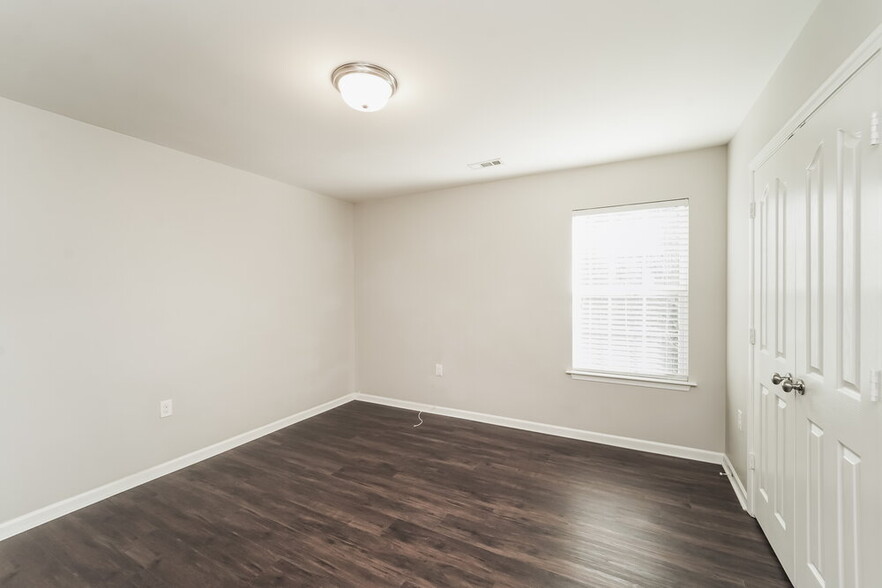 Building Photo - 14103 Lake Crossing Dr