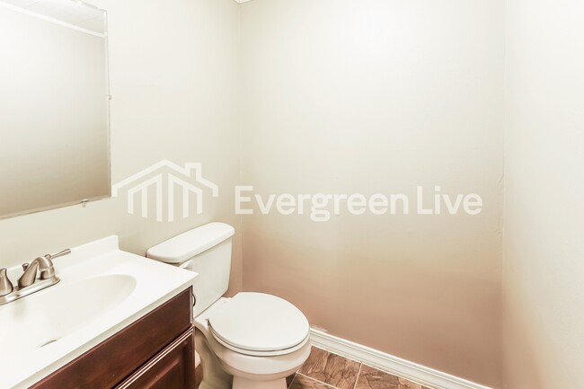 Building Photo - 1221 Milwaukee St