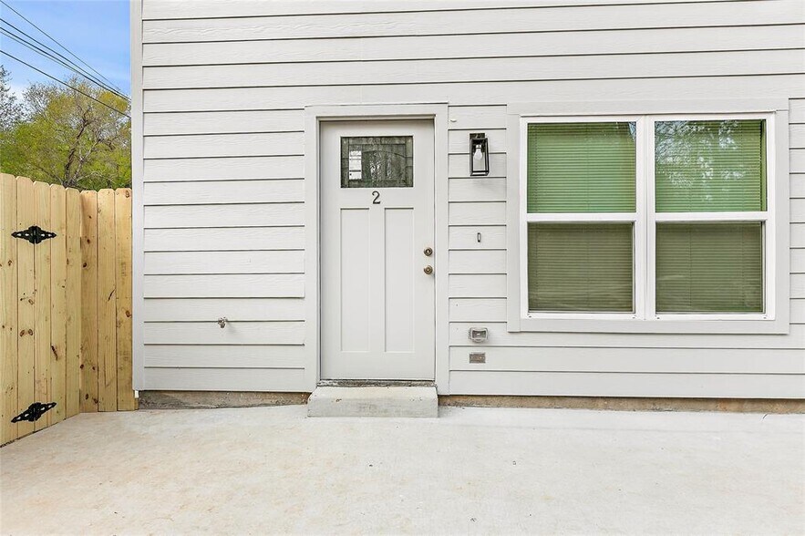 Building Photo - 28402 Champion Oaks Dr