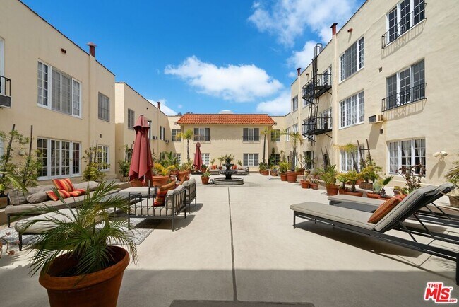 Building Photo - 1345 Hayworth Ave