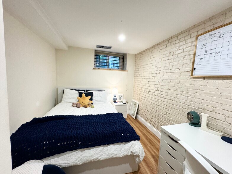 Building Photo - 87 Gainsborough St
