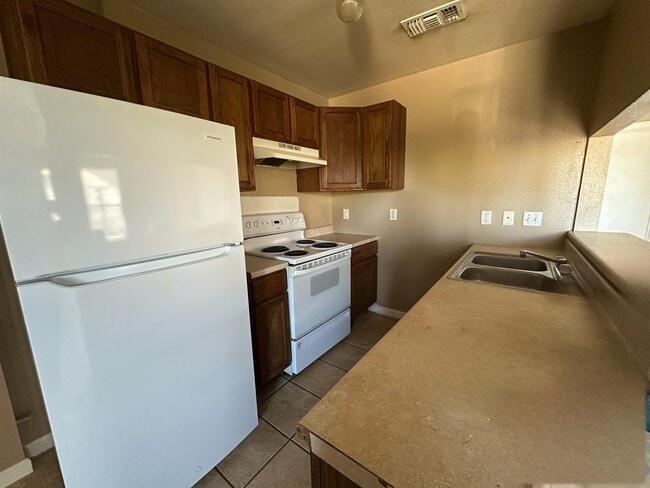 Building Photo - 103 Shannon Cir