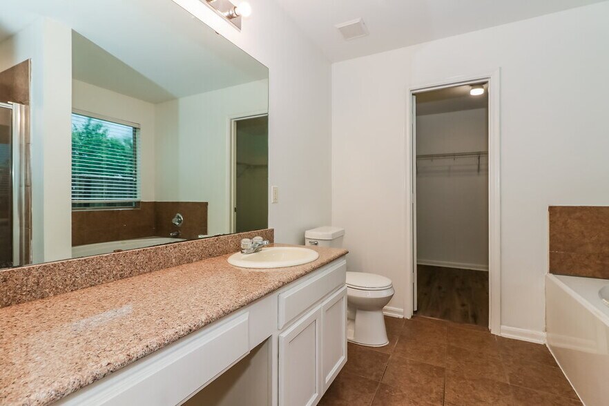 Building Photo - 20730 Dickinson Manor Ln