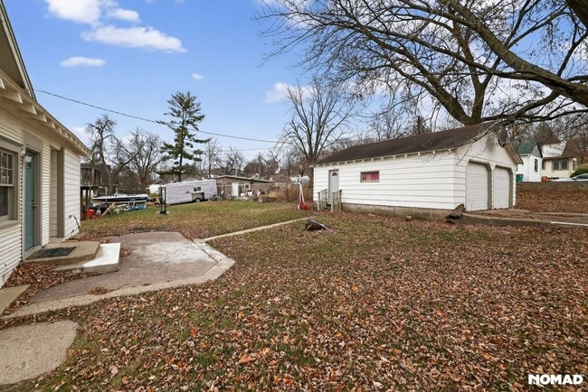 Building Photo - 329 S 2nd St