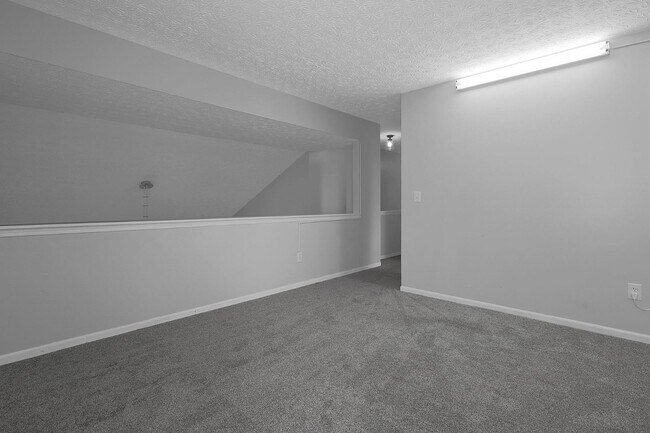 Building Photo - 299 Iris Trail Dr