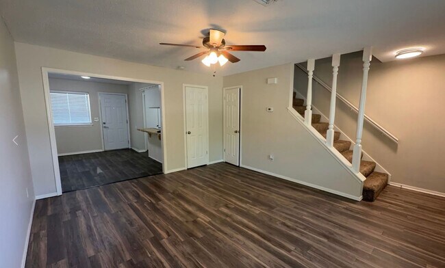 Building Photo - 2 bedroom 1.5 bath duplex - Edmond Schools- August Move In
