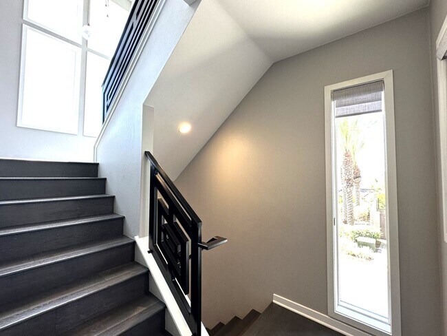 Building Photo - Civita/Apex – Luxury 3BR 3.5BA, Valley Vie...