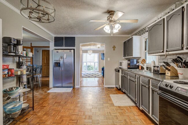 Building Photo - 2027 Katelyn Dr