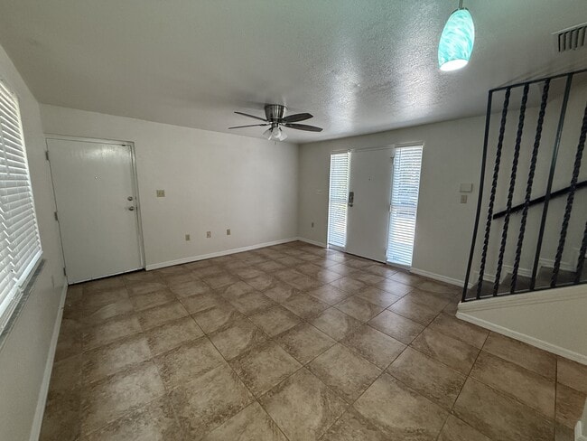 Building Photo - 1022 SW 4th Ave