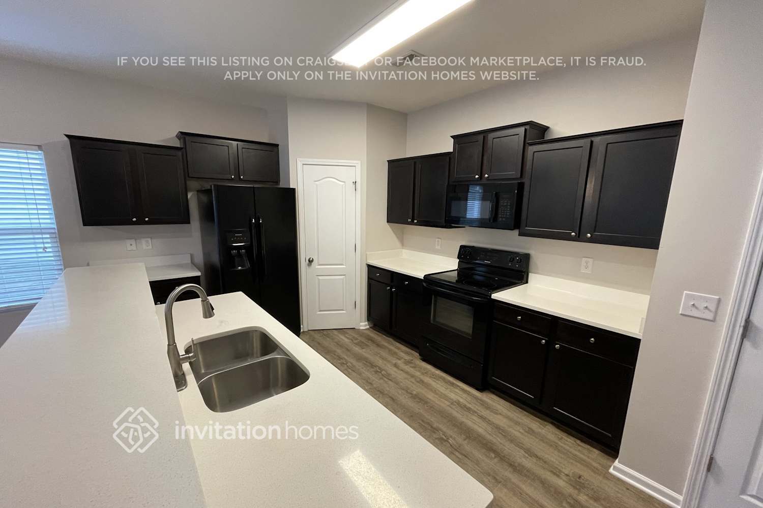 Building Photo - 136 Autumn Bluff Cir