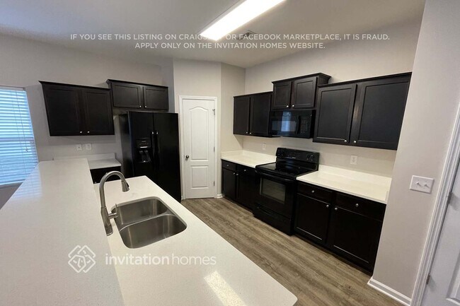 Building Photo - 136 Autumn Bluff Cir