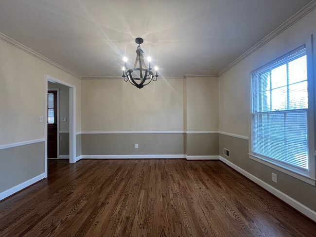 Building Photo - Beautiful Home!